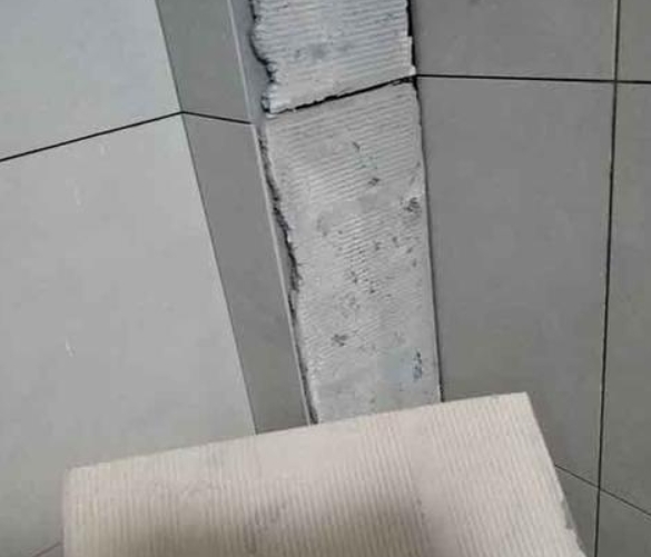 六安市瓷砖空鼓维修公司分享下厨房瓷砖脱落的补救措施。